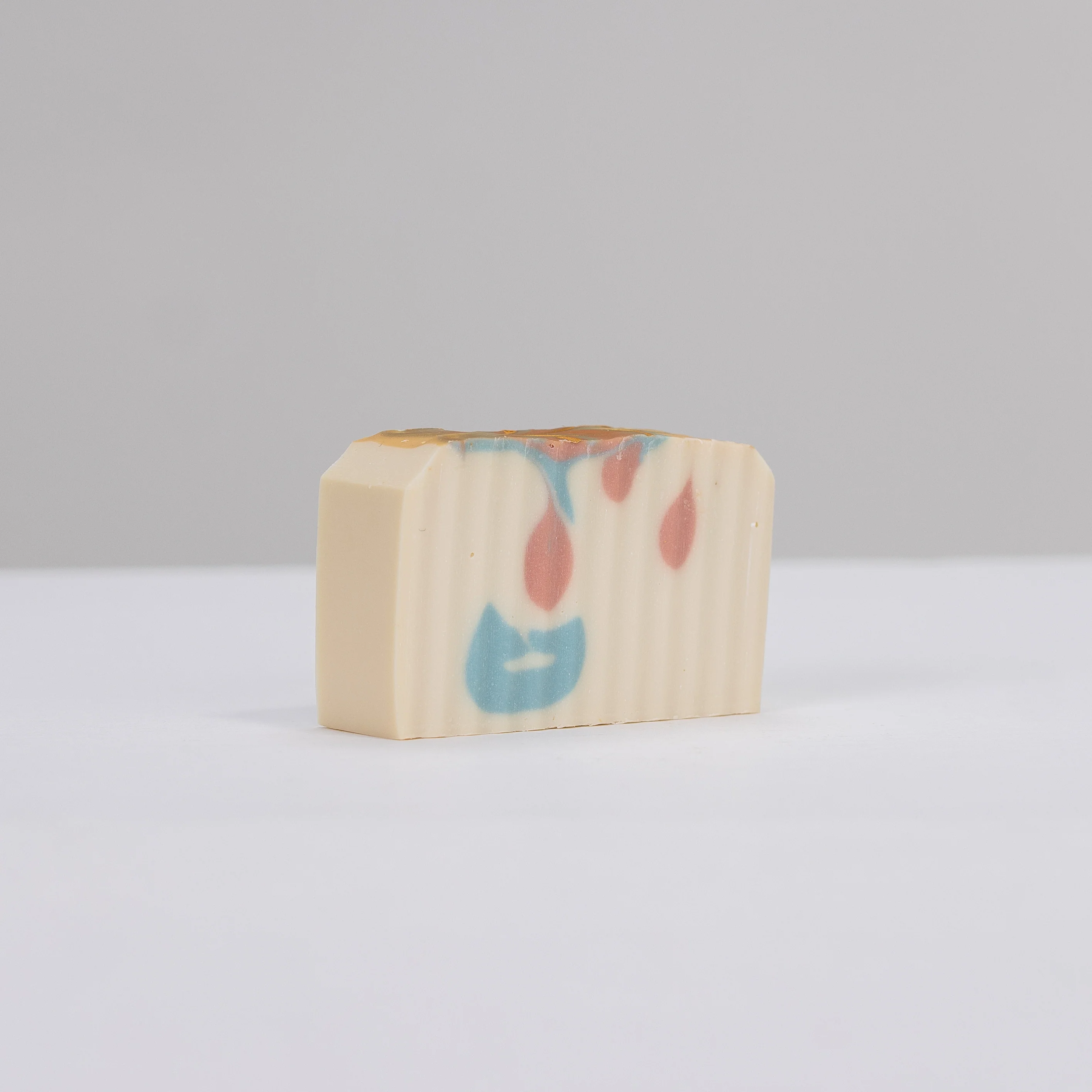 1660-sunkissed-getaway-shea-butter-soap-5.webp Sunkissed Getaway Shea Butter Soap